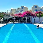 Lovely Hot-l Fira (Santorini)