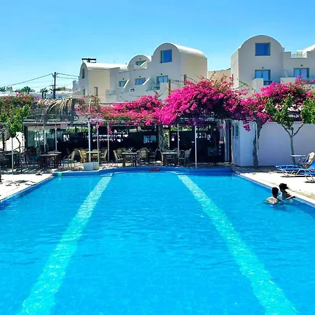 Lovely Hot-l Fira (Santorini)