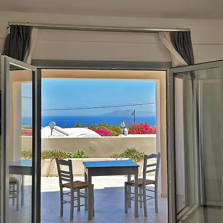 Lovely Hot-l Fira (Santorini)