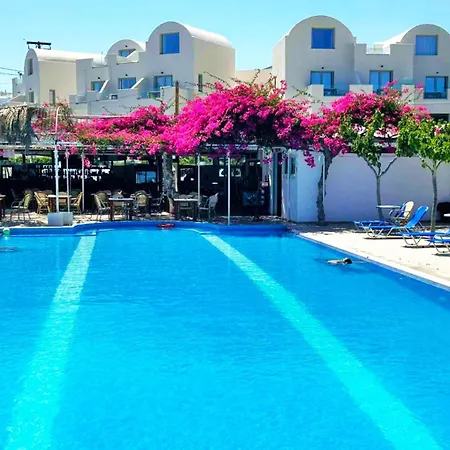 Lovely Hot-l Fira (Santorini)