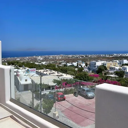 Lovely Hot-l Fira (Santorini)