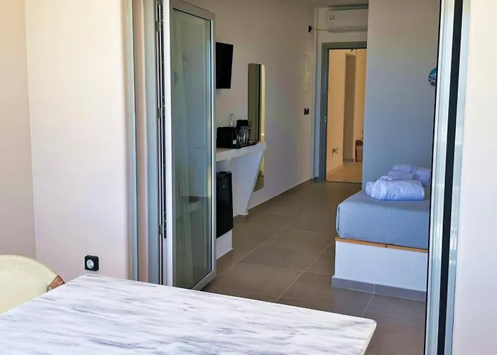 Lovely Hot-l 4* Fira (Santorini)