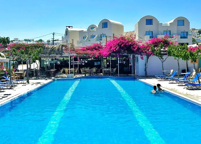 Lovely Hot-l Fira (Santorini)