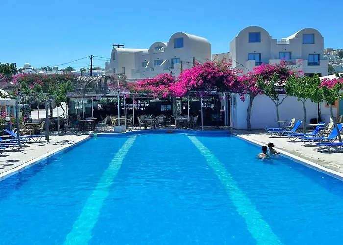 Lovely Hot-l Fira (Santorini)