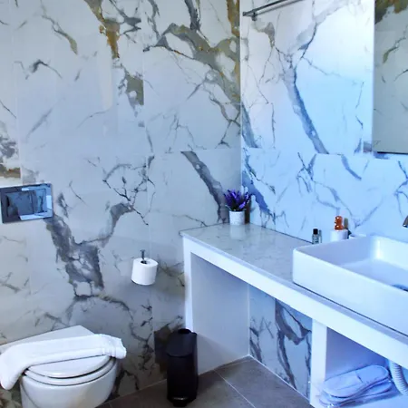 Hotel Lovely Hot-l 4*