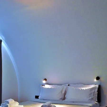 Lovely Hot-l 4* Fira (Santorini)