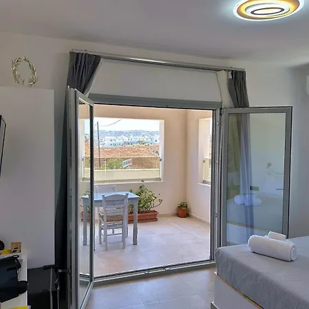 Lovely Hot-l 4* Fira (Santorini)